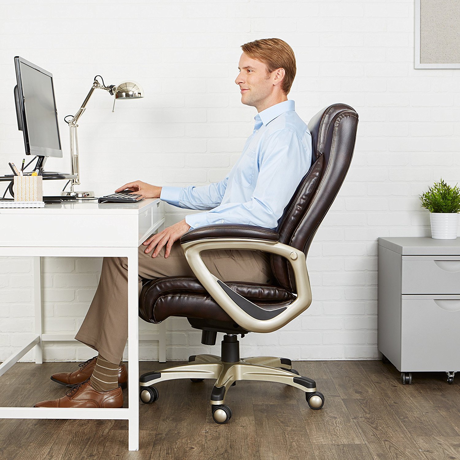 11 Most Comfortable Office Chairs for Long Hours (2022 Review)
